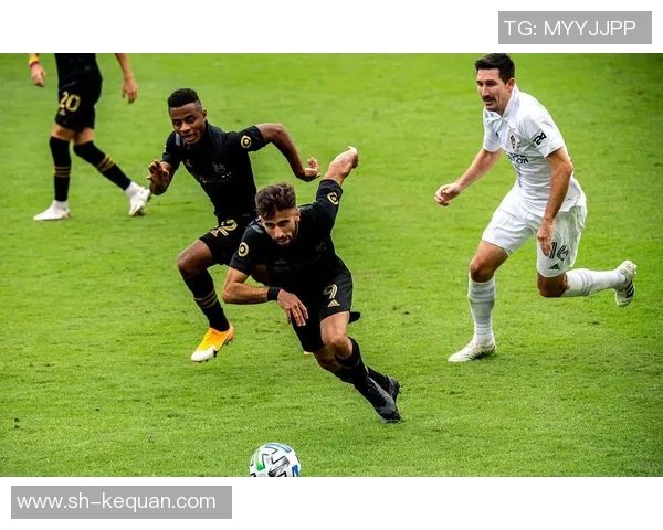 休斯敦迪纳摩与费城联合激战正酣比分揭晓精彩瞬间回顾